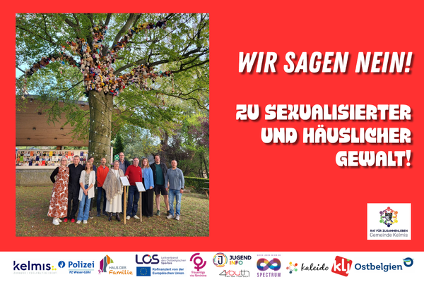 Ein Stofftierbaum als Zeichen gegen Gewalt